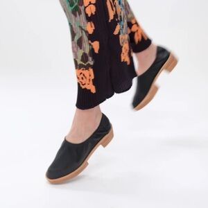 Beklina “Aya” platform in black